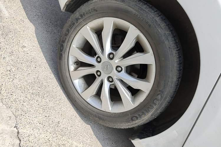 Used Hyundai Elantra (5th Generation / Langdong) 2016 1.6L Automatic Smart Version Right Rear Wheel Hub