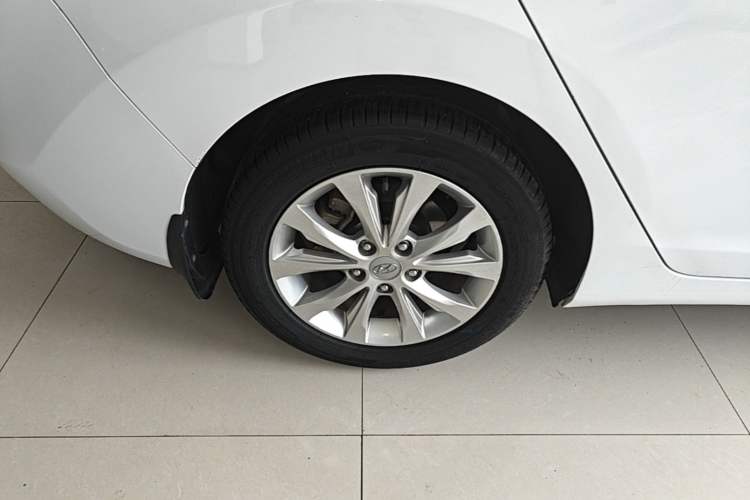 Used Hyundai Elantra (5th Generation / Langdong) 2016 1.6L Automatic Prestige Model Right Rear Wheel Hub