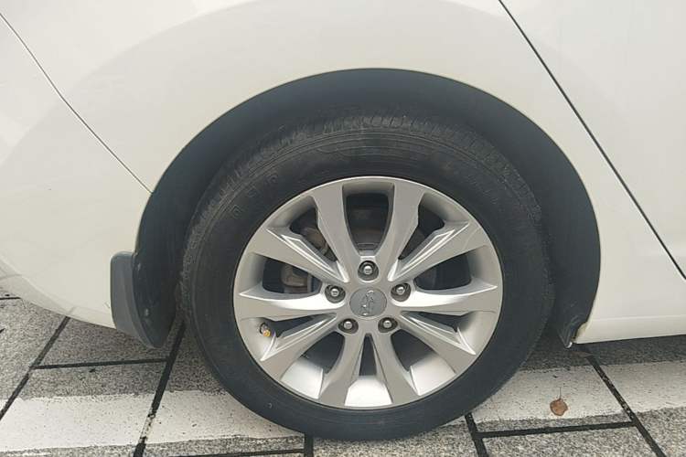 Used Hyundai Elantra (5th Generation / Langdong) 2016 1.6L Automatic Prestige Model Right Rear Wheel Hub