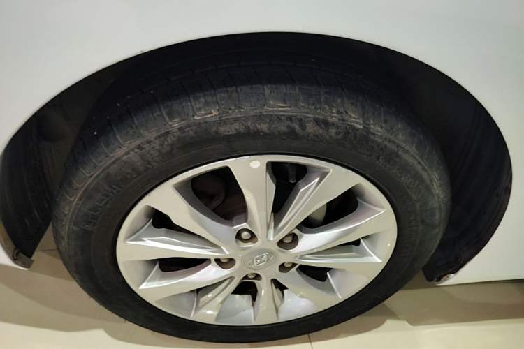 Used Hyundai Elantra (5th Generation / Langdong) 2016 1.6L Automatic Prestige Model Right Rear Wheel Hub