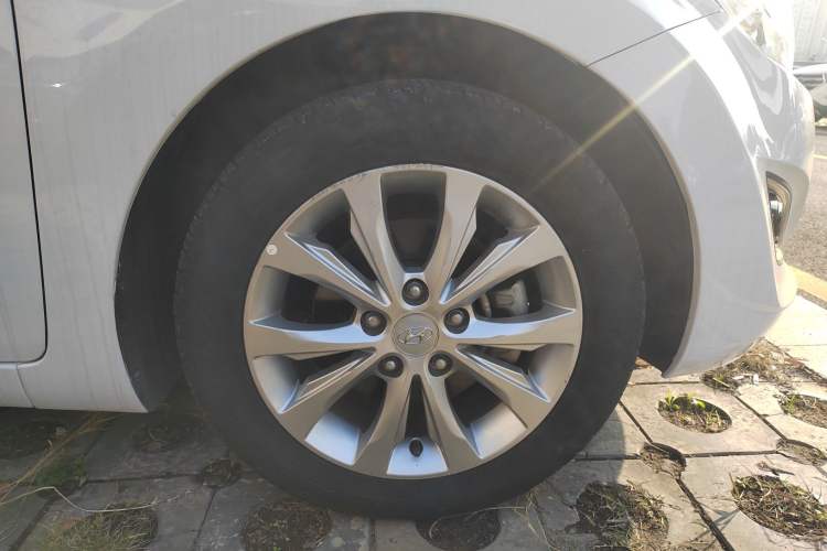 Used Hyundai Elantra (5th Generation / Langdong) 2016 1.6L Automatic Smart Version Right Rear Wheel Hub