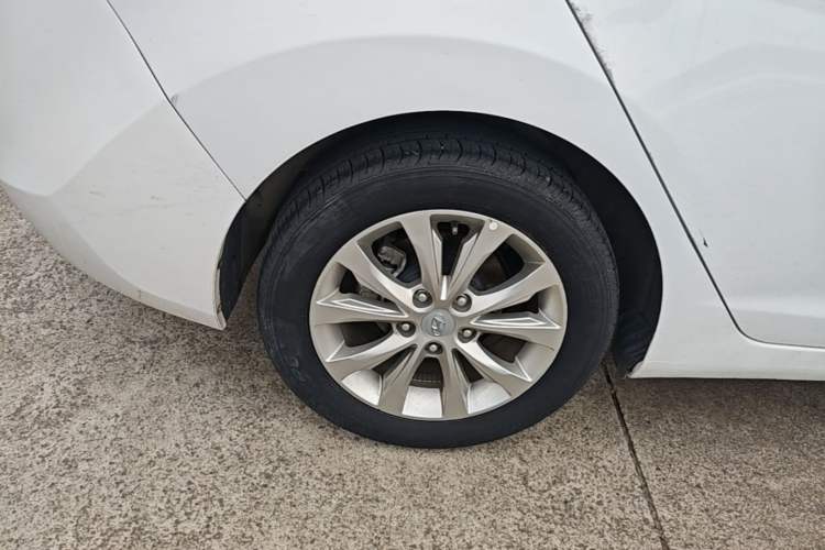 Used Hyundai Elantra (5th Generation / Langdong) 2016 1.6L Automatic Prestige Model Right Rear Wheel Hub