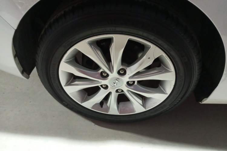 Used Hyundai Elantra (5th Generation / Langdong) 2016 1.6L Automatic Prestige Model Right Rear Wheel Hub