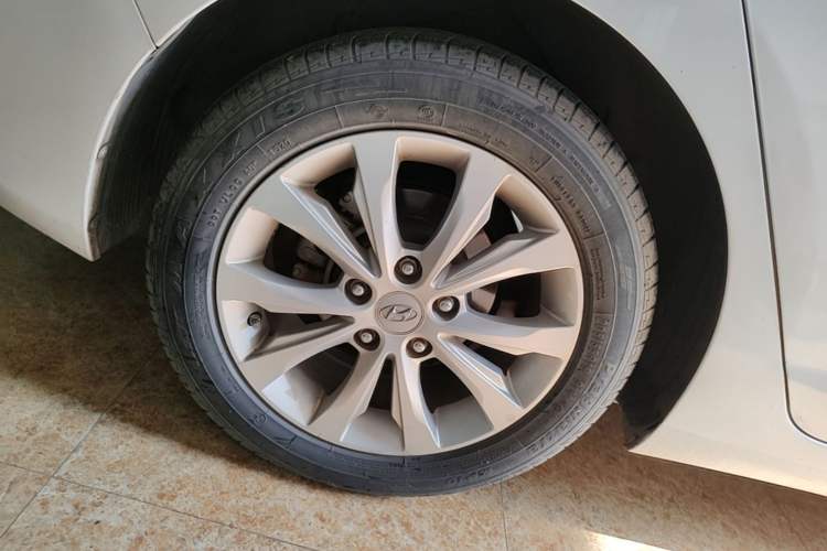 Used Hyundai Elantra (5th Generation / Langdong) 2016 1.6L Automatic Prestige Model Right Rear Wheel Hub