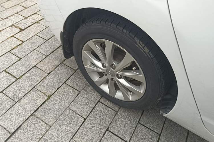 Used Hyundai Elantra (5th Generation / Langdong) 2016 1.6L Automatic Prestige Model Right Rear Wheel Hub