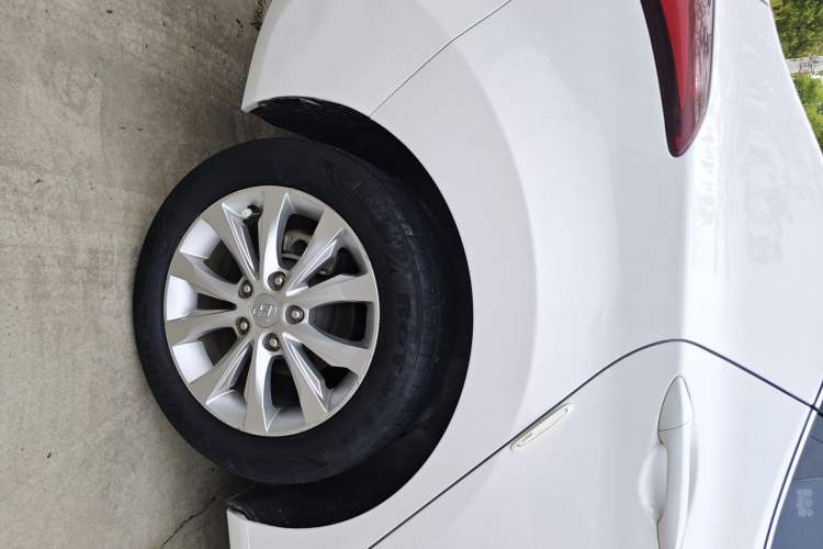 Used Hyundai Elantra (5th Generation / Langdong) 2016 1.6L Automatic Smart Version Right Rear Wheel Hub