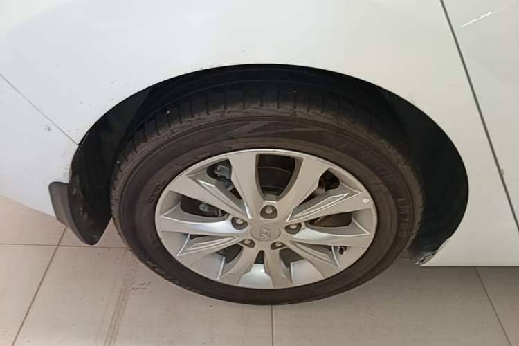 Used Hyundai Elantra (5th Generation / Langdong) 2016 1.6L Automatic Prestige Model Right Rear Wheel Hub