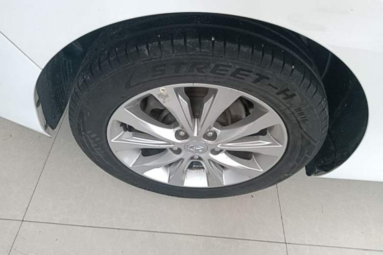 Used Hyundai Elantra (5th Generation / Langdong) 2016 1.6L Automatic Prestige Model Right Rear Wheel Hub