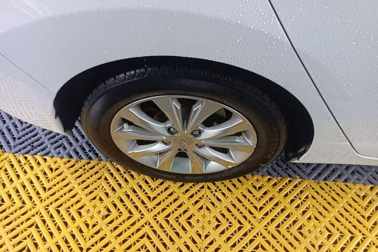 Used Hyundai Elantra (5th Generation / Langdong) 2016 1.6L Automatic Prestige Model Right Rear Wheel Hub