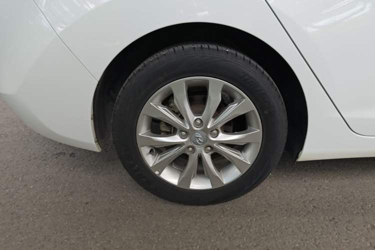 Used Hyundai Elantra (5th Generation / Langdong) 2016 1.6L Manual Luxury Model Right Rear Wheel Hub