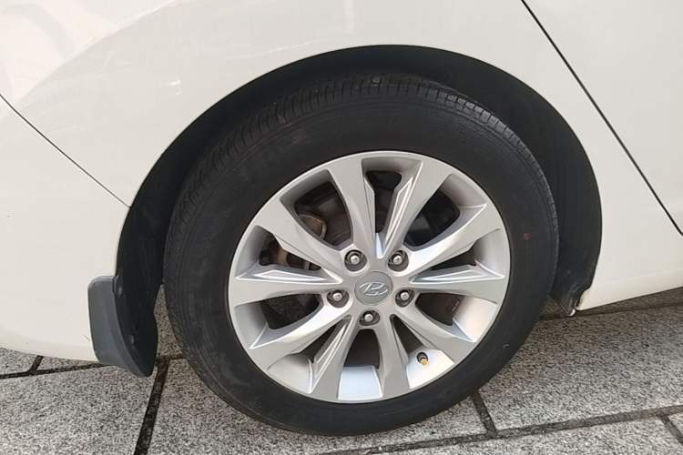 Used Hyundai Elantra (5th Generation / Langdong) 2016 1.6L Automatic Prestige Model Right Rear Wheel Hub