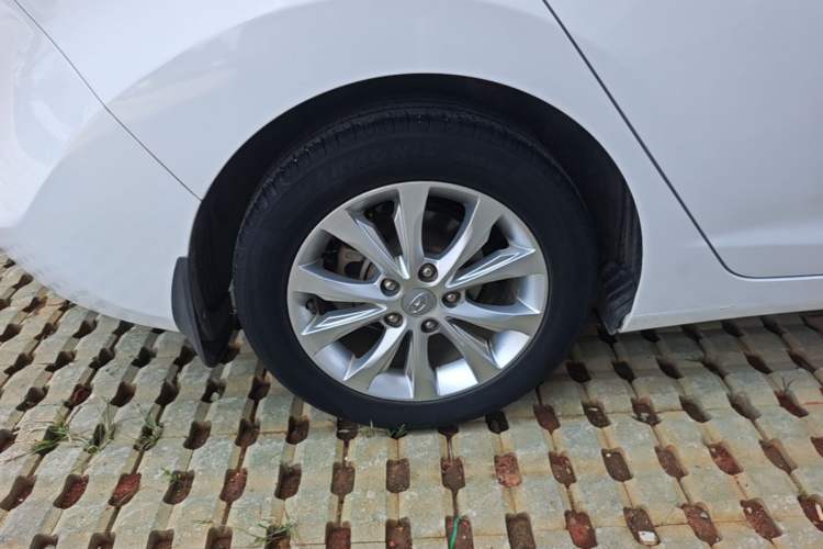 Used Hyundai Elantra (5th Generation / Langdong) 2016 1.6L Automatic Smart Version Right Rear Wheel Hub