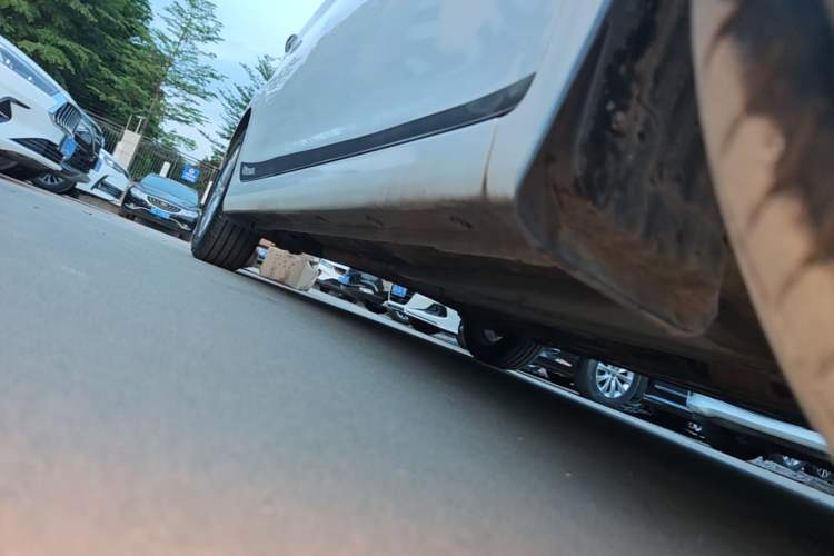 Used Hyundai Elantra (5th Generation / Langdong) 2016 1.6L Automatic Smart Version Right Side Sill