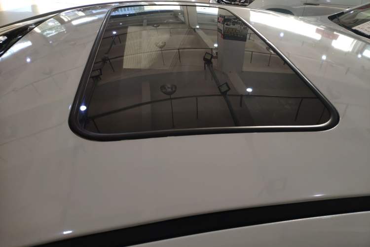 Used Hyundai Elantra (5th Generation / Langdong) 2016 1.6L Automatic Smart Version Roof