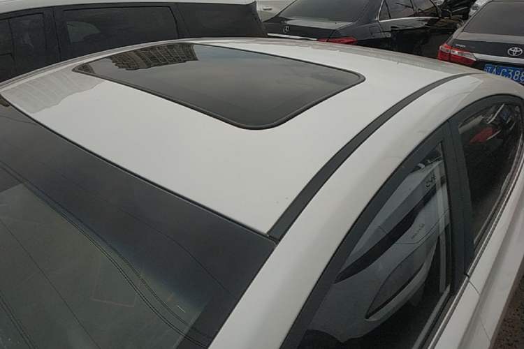 Used Hyundai Elantra (5th Generation / Langdong) 2016 1.6L Automatic Prestige Model Roof