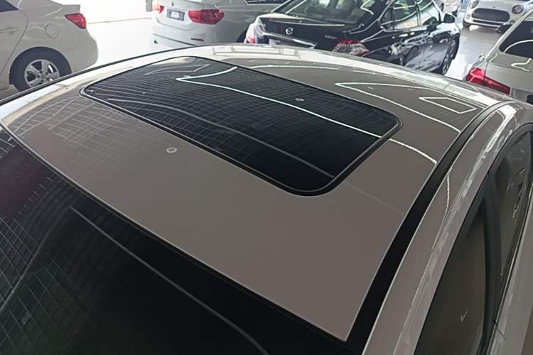 Used Hyundai Elantra (5th Generation / Langdong) 2016 1.6L Automatic Prestige Model Roof