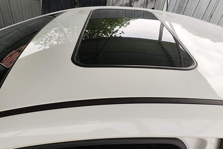 Used Hyundai Elantra (5th Generation / Langdong) 2016 1.6L Automatic Prestige Model Roof