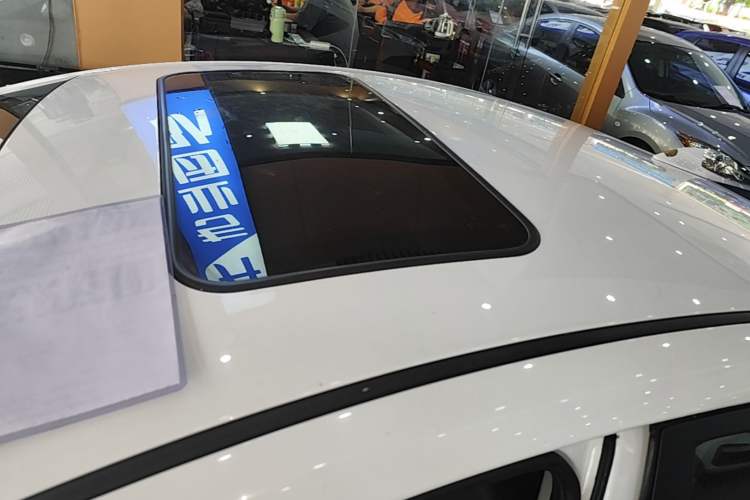 Used Hyundai Elantra (5th Generation / Langdong) 2016 1.6L Manual Luxury Model Roof