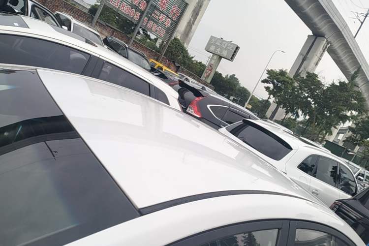 Used Hyundai Elantra (5th Generation / Langdong) 2016 1.6L Automatic Smart Version Roof