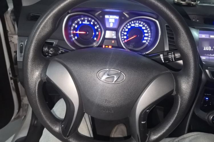Used Hyundai Elantra (5th Generation / Langdong) 2016 1.6L Manual Luxury Model Steering Wheel