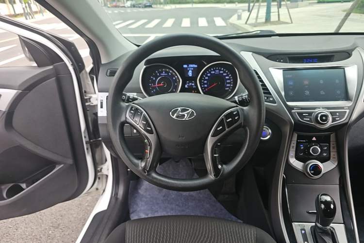 Used Hyundai Elantra (5th Generation / Langdong) 2016 1.6L Automatic Prestige Model Steering Wheel