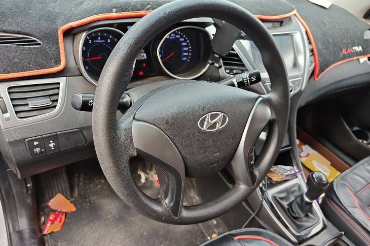 Used Hyundai Elantra (5th Generation / Langdong) 2016 1.6L Manual Luxury Model Steering Wheel