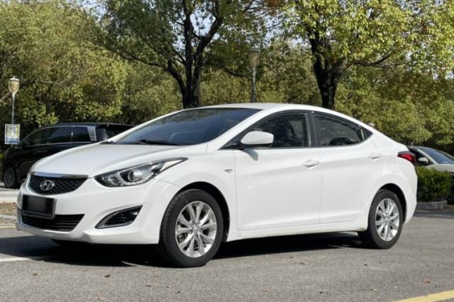 Used Hyundai Elantra (5th Generation / Langdong) 2016 1.6L Automatic Smart Version