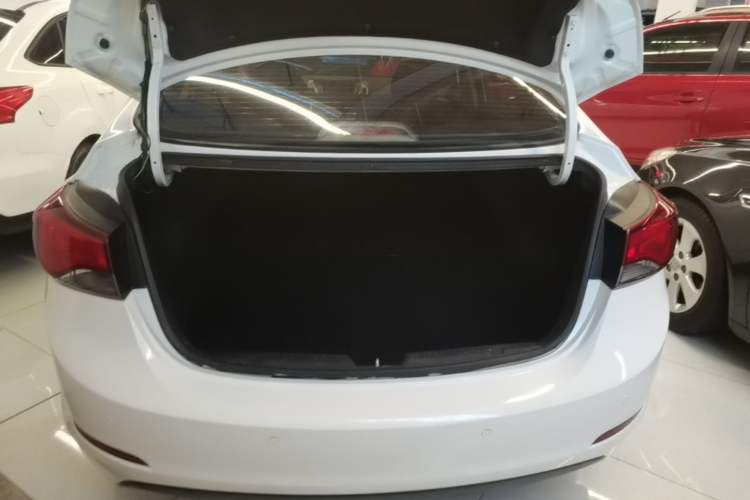 Used Hyundai Elantra (5th Generation / Langdong) 2016 1.6L Manual Fashion Edition Trunk