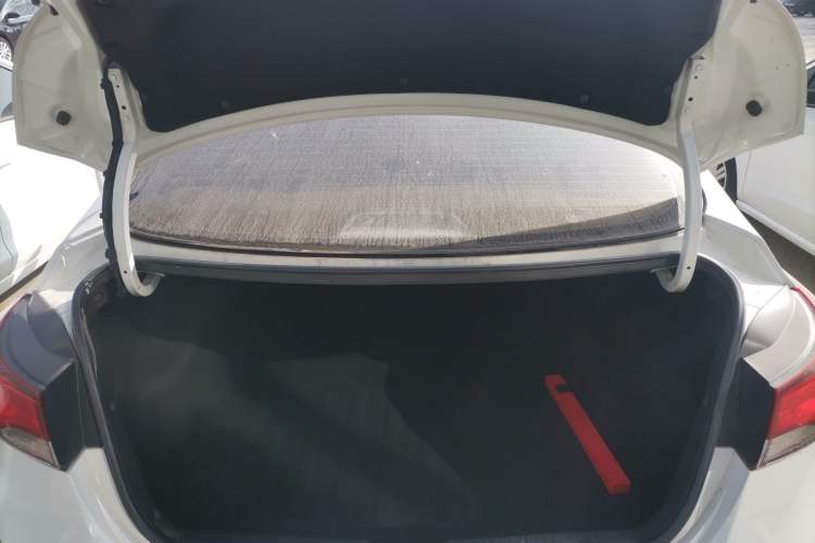 Used Hyundai Elantra (5th Generation / Langdong) 2016 1.6L Automatic Smart Version Trunk