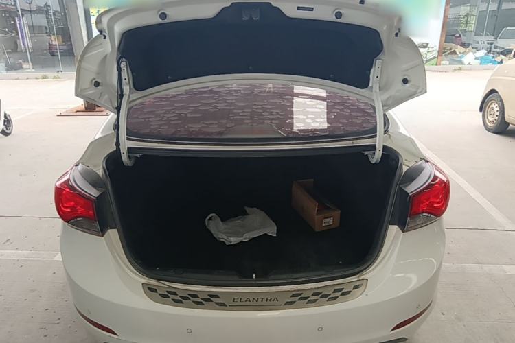 Used Hyundai Elantra (5th Generation / Langdong) 2016 1.6L Automatic Prestige Model Trunk