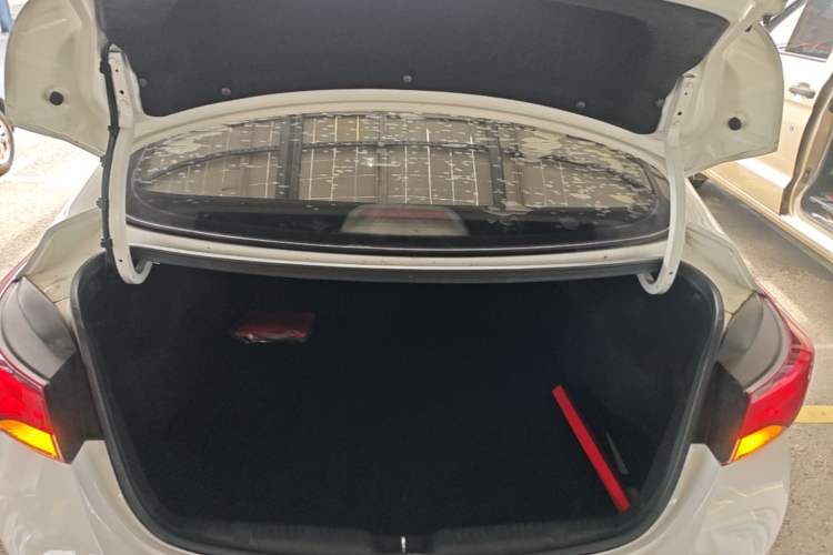 Used Hyundai Elantra (5th Generation / Langdong) 2016 1.6L Automatic Smart Version Trunk