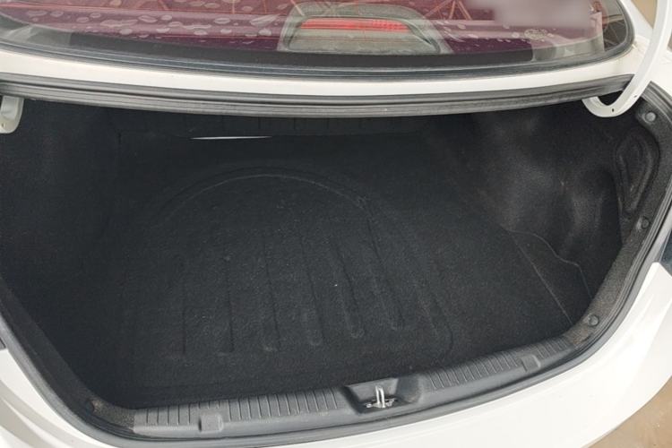 Used Hyundai Elantra (5th Generation / Langdong) 2016 1.6L Automatic Smart Version Trunk