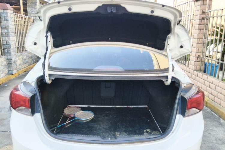 Used Hyundai Elantra (5th Generation / Langdong) 2016 1.6L Automatic Prestige Model Trunk