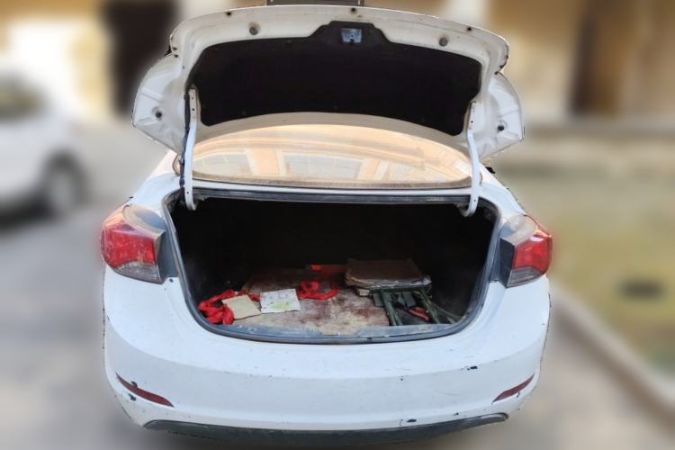 Used Hyundai Elantra (5th Generation / Langdong) 2016 1.6L Manual Fashion Edition Trunk
