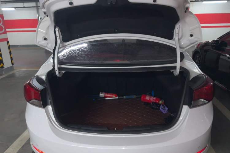 Used Hyundai Elantra (5th Generation / Langdong) 2016 1.6L Automatic Smart Version Trunk