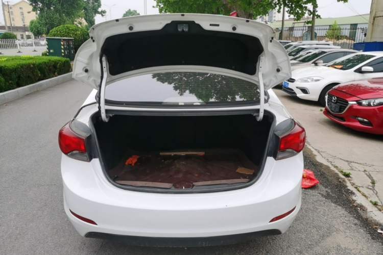 Used Hyundai Elantra (5th Generation / Langdong) 2016 1.6L Automatic Prestige Model Trunk