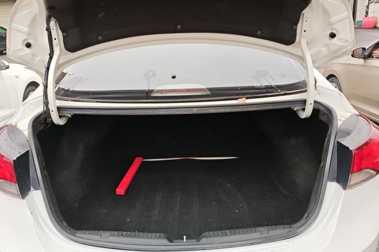 Used Hyundai Elantra (5th Generation / Langdong) 2016 1.6L Automatic Smart Version Trunk