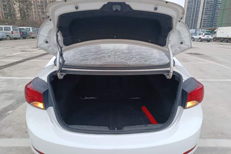 Used Hyundai Elantra (5th Generation / Langdong) 2016 1.6L Automatic Prestige Model Trunk
