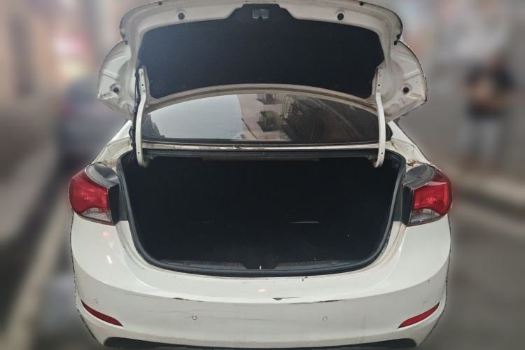 Used Hyundai Elantra (5th Generation / Langdong) 2016 1.6L Automatic Prestige Model Trunk