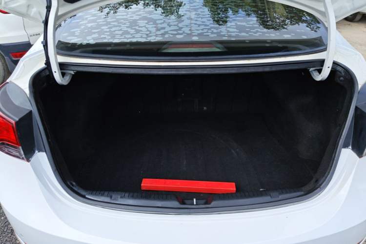 Used Hyundai Elantra (5th Generation / Langdong) 2016 1.6L Automatic Prestige Model Trunk
