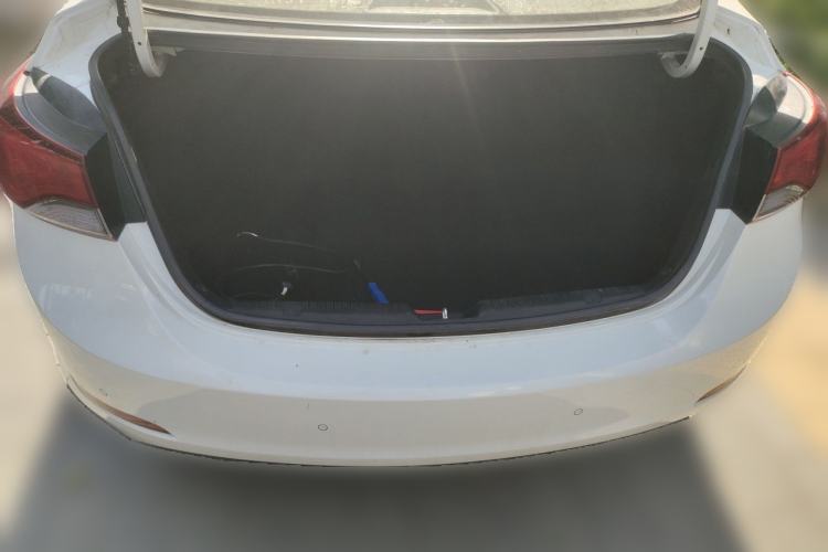 Used Hyundai Elantra (5th Generation / Langdong) 2016 1.6L Automatic Prestige Model Trunk