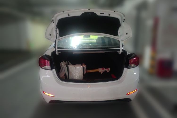 Used Hyundai Elantra (5th Generation / Langdong) 2016 1.6L Automatic Prestige Model Trunk