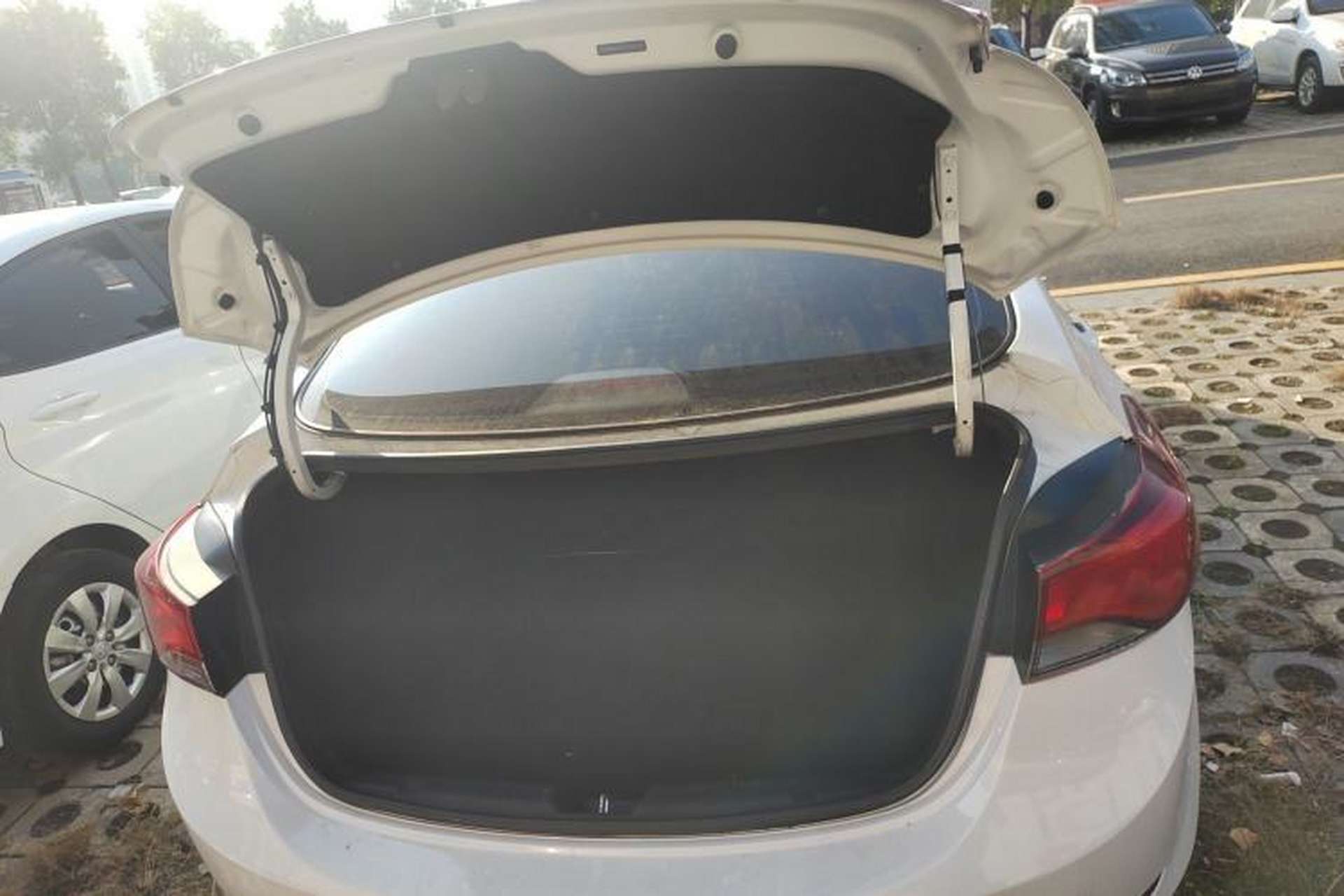 Used Hyundai Elantra (5th Generation / Langdong) 2016 1.6L Automatic Smart Version Trunk