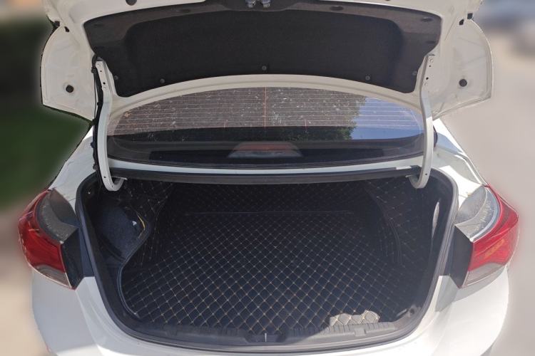 Used Hyundai Elantra (5th Generation / Langdong) 2016 1.6L Automatic Smart Version Trunk