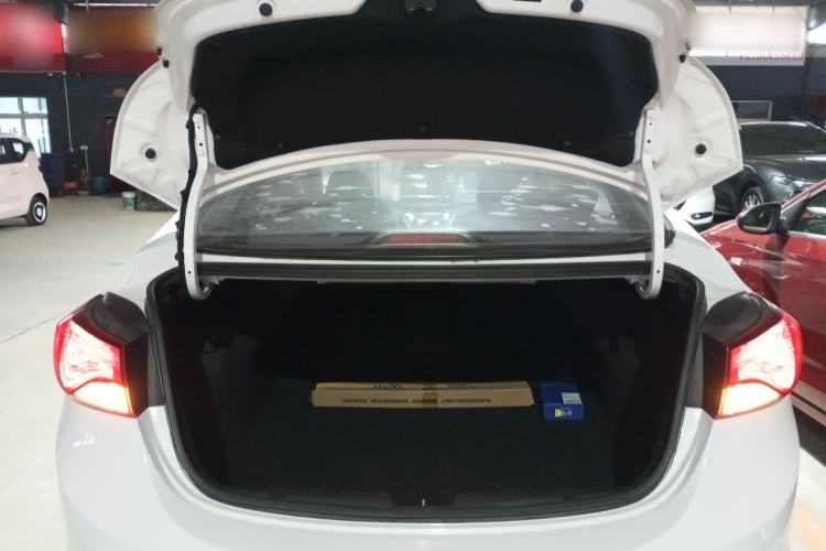 Used Hyundai Elantra (5th Generation / Langdong) 2016 1.6L Automatic Prestige Model Trunk