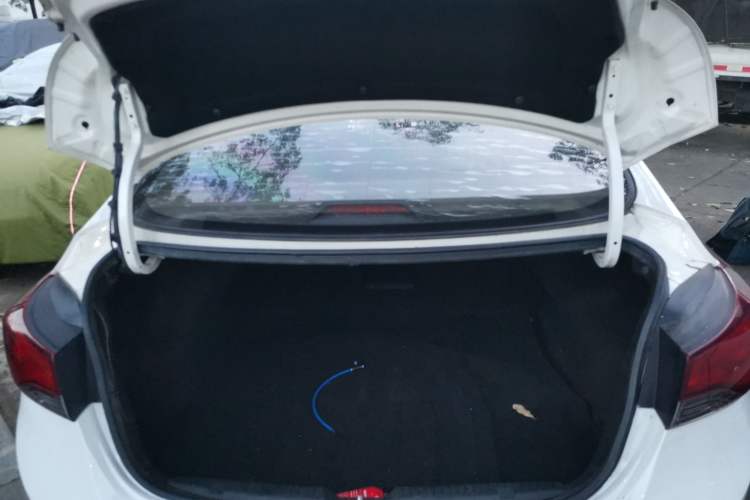 Used Hyundai Elantra (5th Generation / Langdong) 2016 1.6L Automatic Prestige Model Trunk