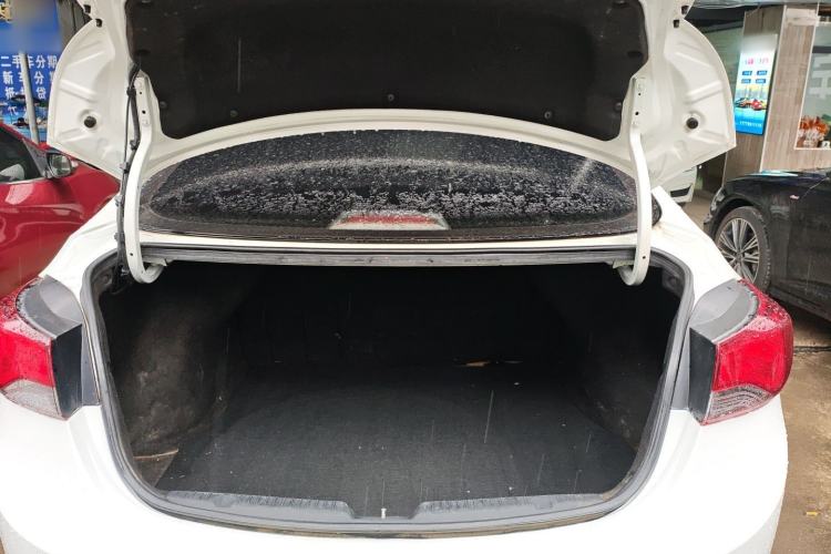 Used Hyundai Elantra (5th Generation / Langdong) 2016 1.6L Automatic Smart Version Trunk