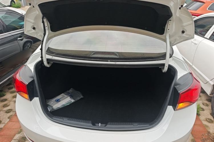Used Hyundai Elantra (5th Generation / Langdong) 2016 1.6L Automatic Prestige Model Trunk