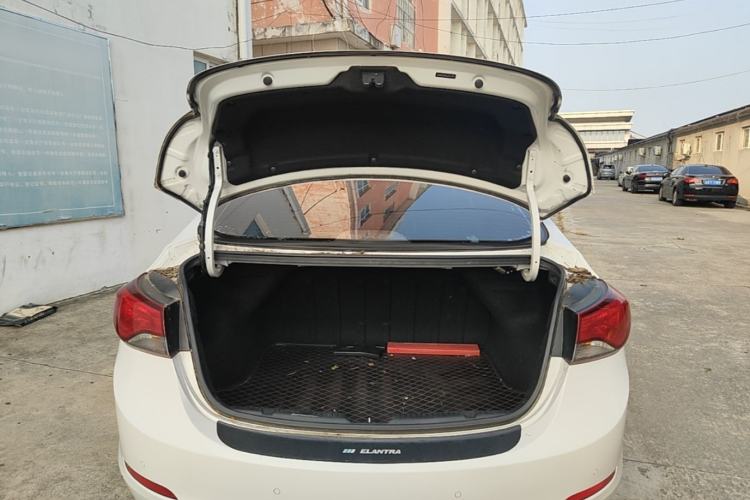 Used Hyundai Elantra (5th Generation / Langdong) 2016 1.6L Automatic Smart Version Trunk