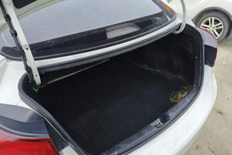 Used Hyundai Elantra (5th Generation / Langdong) 2016 1.6L Automatic Smart Version Trunk